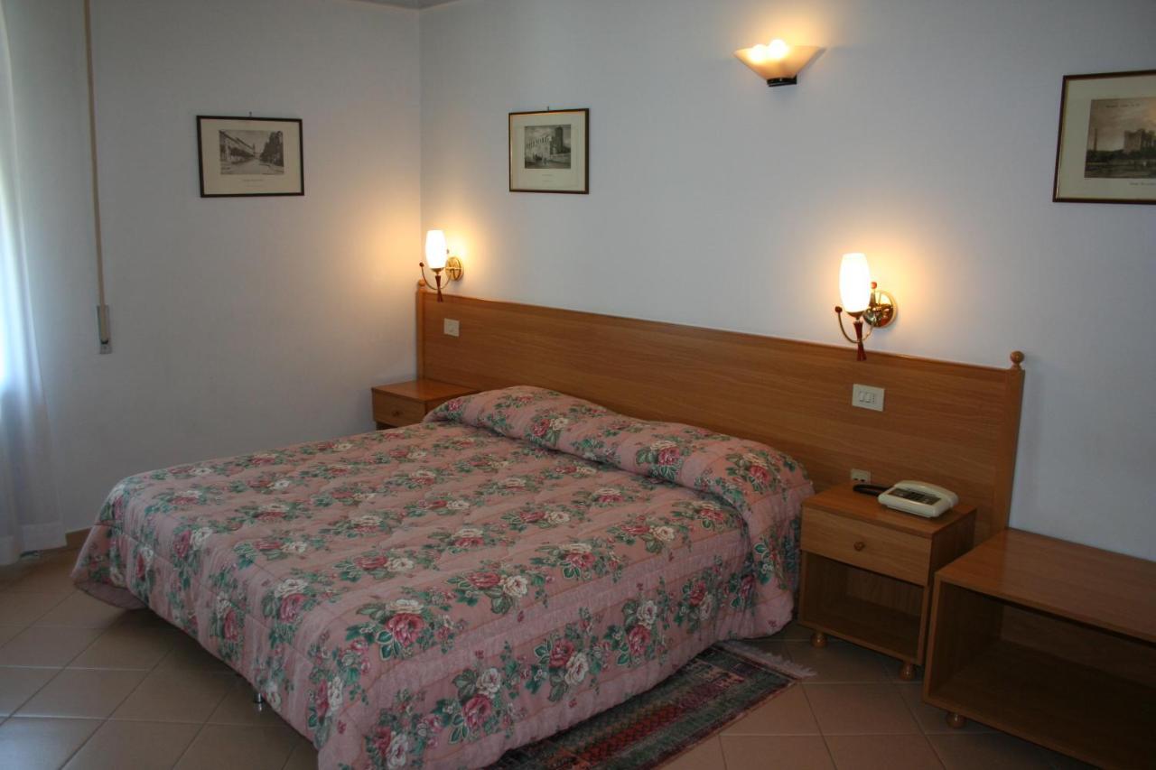 Hotel Castello Mesagne Zimmer foto