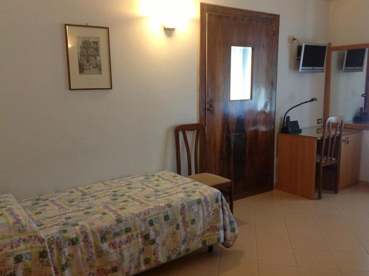 Hotel Castello Mesagne Zimmer foto